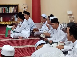 Sambut Malam Nuzulul Quran Bersama 30 Santri di Masjid Cheng Ho Palembang