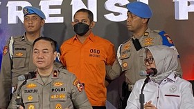 FOTO: Kerangka Mayat di Mobil Polisi hingga Pemeriksaan Ahok