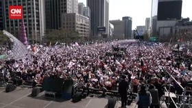 VIDEO: Unjuk Rasa Ribuan Pendukung-Penentang Yoon Suk Yeoul di Seoul