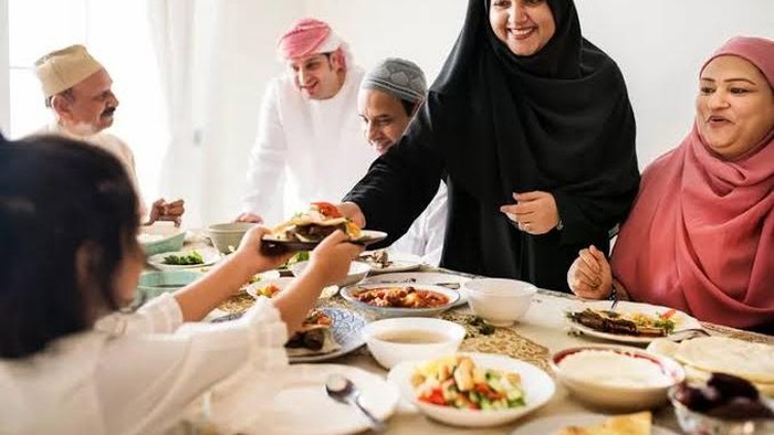 6 Trik Jaga Berat Badan di Tengah Gempuran Makanan Khas Lebaran