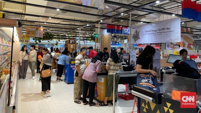 Selama Full Day Sale berlangsung, Transmart memberikan diskon gede-gedean untuk produk kebutuhan harian, mulai dari sabun, susu, dan keperluan lainnya.