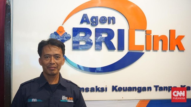 Abdus Salam (42) merintis menjadi AgenBRILink dari bawah. Awalnya ia membuka konter pulsa dengan sampingan layanan internet banking BRI.