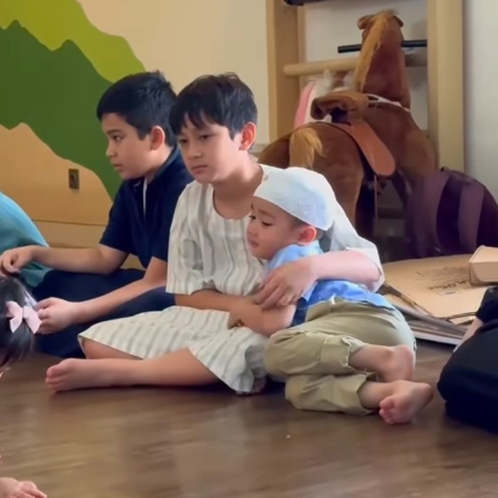 <p>Rafathar Malik Ahmad putra sulung Raffi Ahmad mengikuti pesantren kilat yang diadakan di rumah artis cantik Shireen Sungkar, Bunda. Selama mengikuti kegiatan ini, Rafathar turut mengasuh kedua adiknya, Rayyanza dan Lily. "Pesantren kilat sambil ngasuh adik-adiknya," kata Raffi dan Nagita Slavina melalui laman Instagram. (Foto: Instagram: @raffinagita1717)</p>