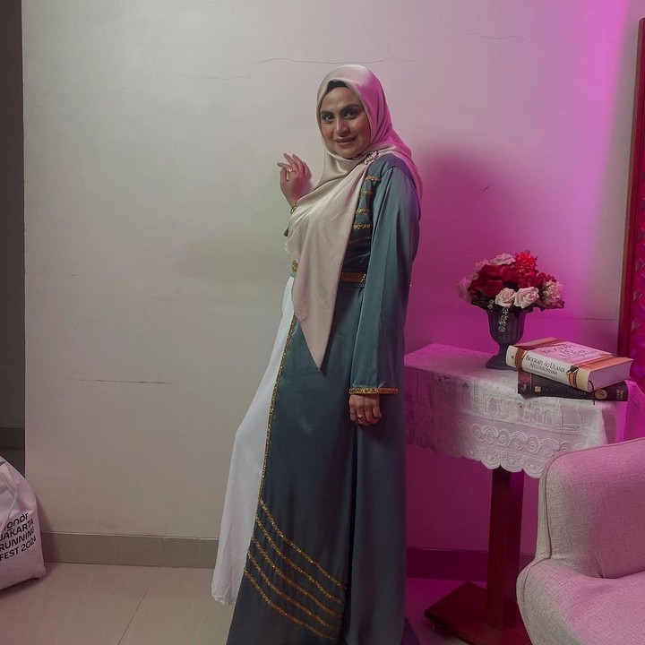 <p>Namun, setelah berpisah dengan mantan suami, Asha diketahui sulit bertemu dengan anak. Meskipun demikian, ia selalu berusaha tetap tegar. Belum lama ini, Asha pun menceritakan pengalamannya itu saat menjadi bintang tamu di program <em>Rumpi No Secret. </em>(Foto: Instagram@ashasyara)</p>