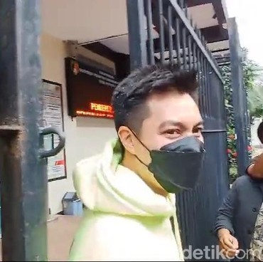 Unggahan Baim Wong Jelang Putusan Cerai Disorot, Dituding Pamer...