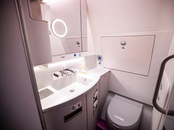 Begini Cara Kerja Toilet di Pesawat, Ada Rahasia Teknologi di Baliknya