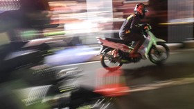 FOTO: Polisi Gelar Drag Race Malam di Samarinda