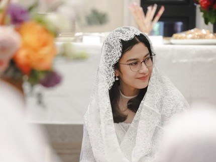 Kebahagiaan Dian Sastrowardoyo Rayakan Ultah Ke-43 di Malam Nuzulul Qur'an, Ini Potretnya
