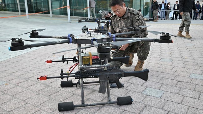 Korea Selatan akan menangkap pejabat militer yang pernah mengerahkan drone ke Korea Utara. Permintaan penangkapan ini telah dilayangkan pada pengadilan.