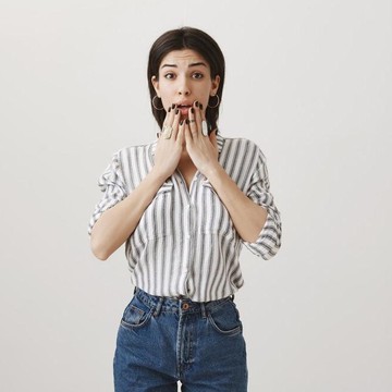 img-title 6 Kalimat yang Sering Diucapkan oleh Orang Pemalu & Maknanya dalam Psikologi