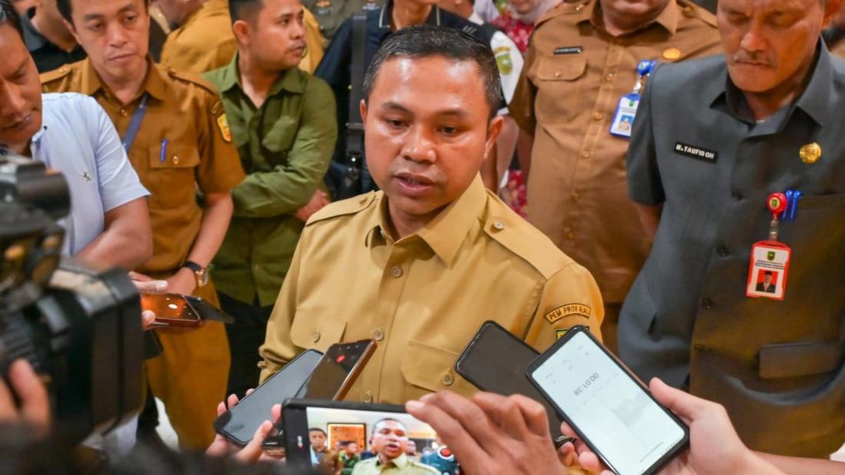 KPK Tangkap 10 Orang dalam OTT Gubernur Riau