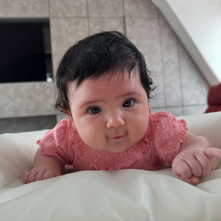 <p>"<em>Cute</em> banget, seperti boneka," ujar seorang netizen. "Hagia tuh kayak karakter kartun apa ya, tapi beneran pernah nonton tapi apaaaa," kata netizen lainnya gemas.  (Foto: Instagram: @inijedar)</p>