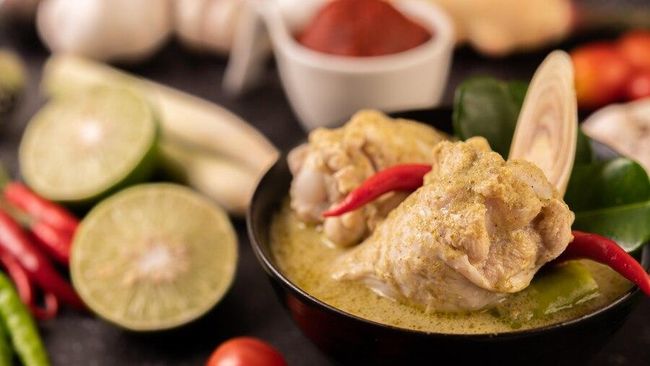Resep Opor Ayam Lezat ala Chef Devina Hermawan, Yuk Coba!
