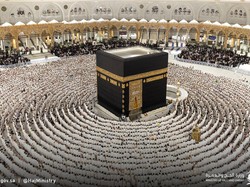 Di Tempat Ini Jemaah Salat Menghadap Mata Angin yang Berbeda-beda