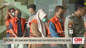 VIDEO: KPK Tahan 6 Tersangka Kasus Suap Proyek Dinas PUPR OKU Sumsel
