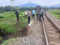 Gallank Kritis Tersambar Kereta Api Saat Ngabuburit di Pinggiran Rel