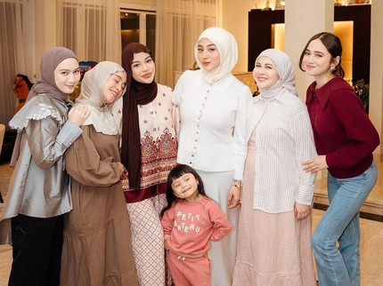 Geng Mamayu dari Aurel hingga Lesti Kejora Bukber Bareng, Intip Outfitnya Bun