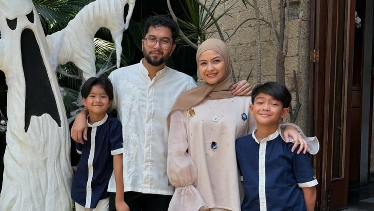 Revalina S Temat dan Suami