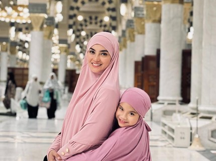 5 Potret Anak Seleb Ikut Umrah di Bulan Ramadhan, Putri Anisa Rahma hingga Ririn Ekawati
