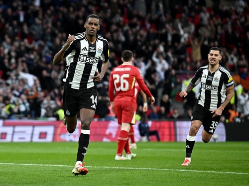 Ngambek, Alexander Isak Ancam Mogok Jika Tak Dijual Newcastle