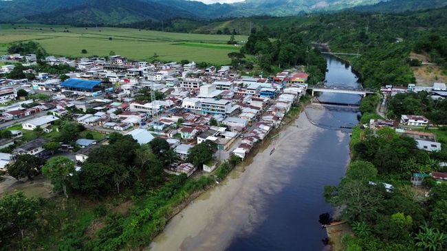 Potret Sungai Ekuador Mendadak Menghitam dan Ancam Warga