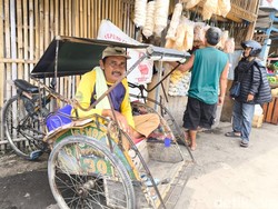 Kisah Tukang Becak di Cirebon, Bertahan Hidup karena Rasa Syukur