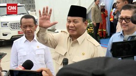 VIDEO: Ditanya Soal Revisi UU TNI, Prabowo Senyum dan Lambaikan Tangan