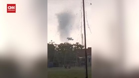 VIDEO: Penampakan Angin Kencang yang Terjang Indramayu
