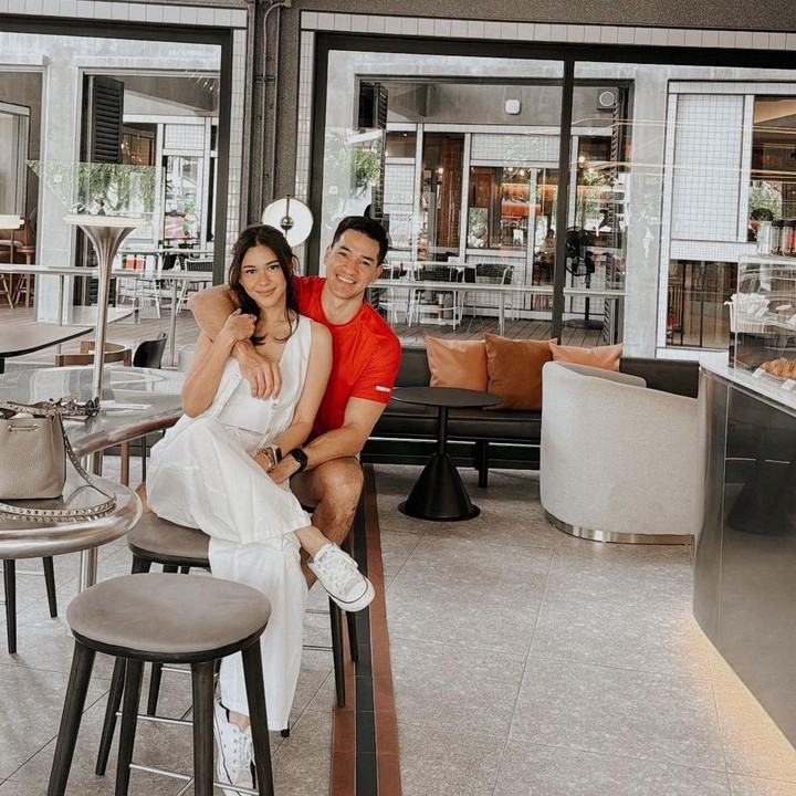 <p>Pada hari ulang tahunnya, sang suami, Andrew White, turut memberikan kejutan untuk sang istri. Tidak hanya membawanya pergi dinner romantis, Andrew turut menghadirkan sosok yang spesial. (Foto: Instagram: @nanamirdad_)</p>