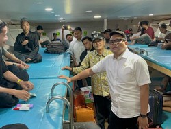 Pelabuhan Tanjung Perak Surabaya Mulai Dipadati Pemudik Santri