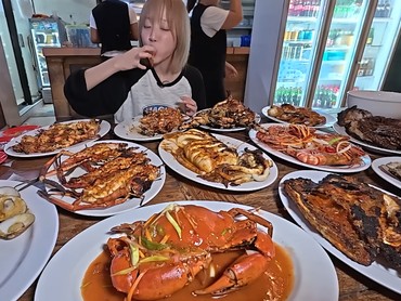 YouTuber Mukbang Tzuyang Habiskan Ratusan Juta untuk Beli Makanan