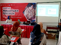 CIMB Niaga Dukung Pemberdayaan Wanita Penenun di Lombok Tengah