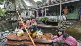 FOTO: Banjir Dampak Luapan Sungai Batanghari Jambi Meluas