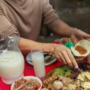 5 Cara Mudah Turunkan Kolesterol di Rumah saat Kalap Makan Daging Lebaran