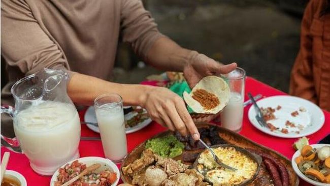5 Cara Mudah Turunkan Kolesterol di Rumah saat Kalap Makan Daging Lebaran