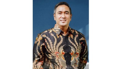 Xotin va dugonasi erini sikishdi (ruscha video)