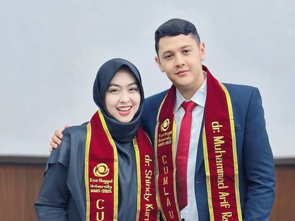 Dr. Shindy Kakak Ria Ricis & Suami Lulus Bareng dari S2 Kedokteran, Intip Potret Kebersamaannya