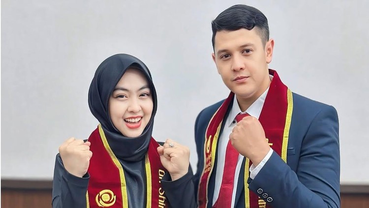 Dr. Shindy Putri dan Suami Dr. Shindy Putri dan Suami