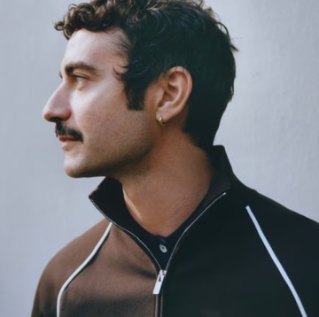 Era Baru Versace Setelah Diakuisisi Prada, Dario Vitale Keluar dari Posisi Direktur Kreatif