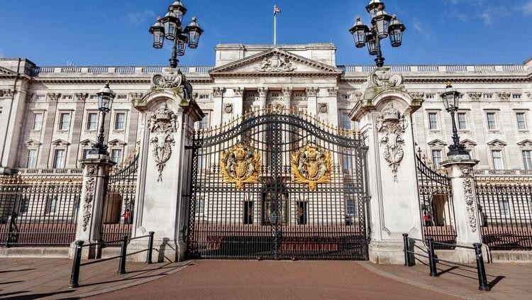 Berikut beberapa ulasan tentang misteri kehamilan Putri Diana sebelum meninggal dunia akibat kecelakaan tragis di terowongan Pont de l'Alma di Paris.