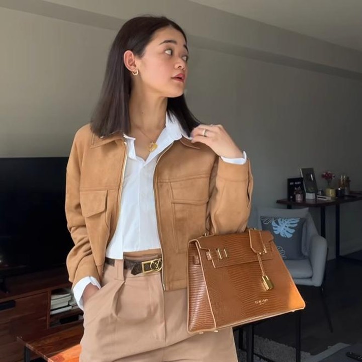 <p>Artis Gisela Cindy telah lama menjalani kehidupan di Kanada. Selama tinggal di luar negeri, ia juga banyak mendapat pengalaman kerja. Bahkan, perempuan 30 tahun ini pernah menceritakan pengalamannya saat menjalankan usaha jasa penyewaan alat-alat pesta.&nbsp;(Foto: Instagram@giselacindy12)</p>