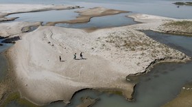 FOTO: Hamparan Kering Sungai Indus Pakistan Merindukan Air