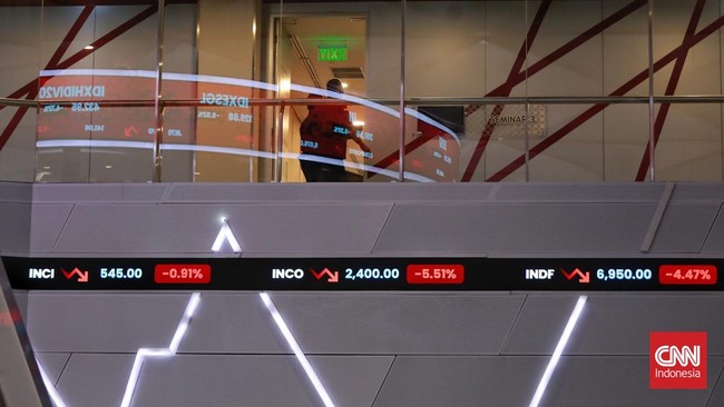 IHSG ditutup di level 7.166 pada Jumat (13/6) sore. Indeks saham melemah 38,30 poin atau minus 0,53 persen dari perdagangan sebelumnya.