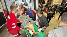 FOTO: Jalur Gaza Palestina Digempur Bom Israel Lagi Akhiri Gencatan