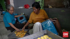 FOTO: Lesu Bisnis Kue Kering Rumahan di Momen Ramadan Tahun Ini