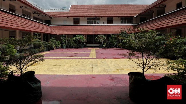 Prabowo Minta Tak Ada Penyimpangan Rekrutmen Siswa Sekolah Rakyat Menteri Sosial Gus Ipul menegaskan rekrutmen siswa untuk sekolah rakyat harus sesuai tujuan, hanya untuk yang tidak mampu. 53 sekolah siap beroperasi 2025-2026.