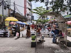 Mereka yang Berburu Baju Lebaran Lebih Awal di Bandung