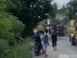 Warga di Pinrang Tutup Akses Menuju Tambang gegara Rusak Jalan-Sawah