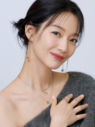 Hairstyle Ala Shin Min Ah yang Simple tapi Elegan, Cocok Buat Pemilik Rambut Panjang!