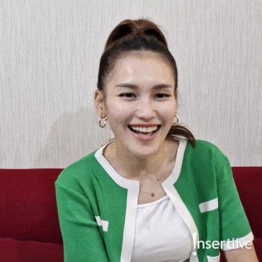 Video Dance Direpost Jennie, Ayu Ting Ting: Ya Senanglah!